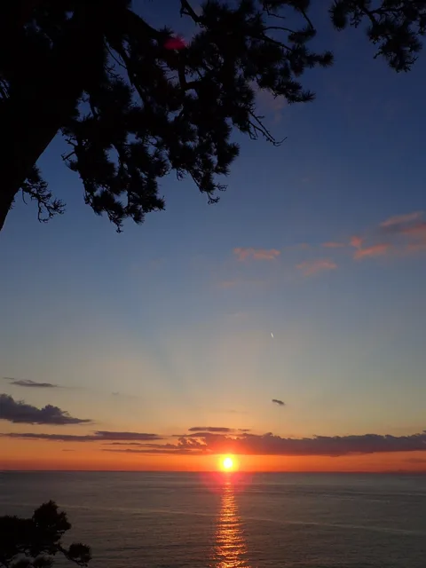 海の向こうに沈む夕日（2015年）