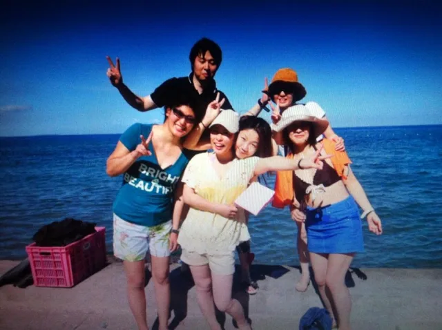South Seaでの海を背景に並ぶ参加者の集合写真