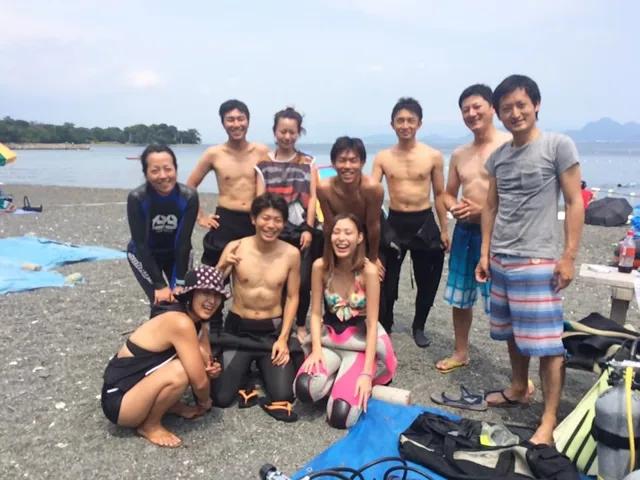 伊豆・大瀬崎でのダイビング：4人以上の参加者の集合写真