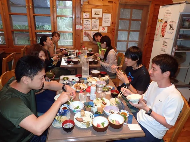 4人以上の参加者の集合写真