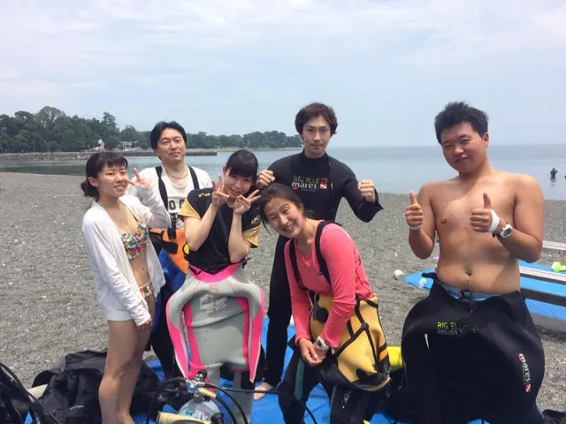 4人以上の参加者の集合写真