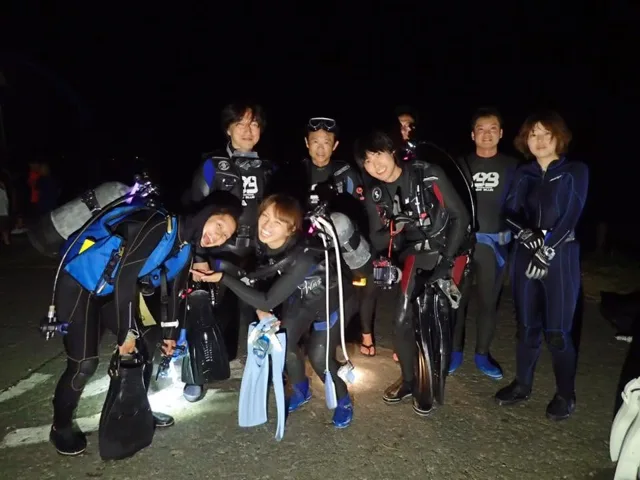 4人以上の参加者の集合写真