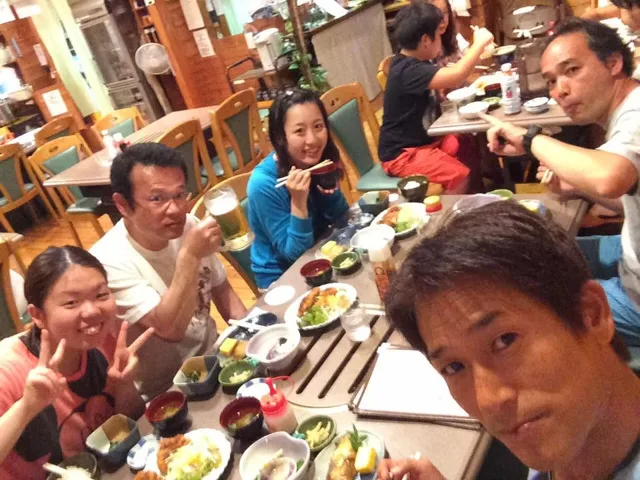 4人以上の参加者の集合写真