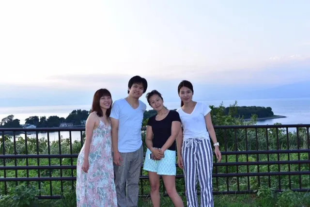 4人以上の参加者の集合写真