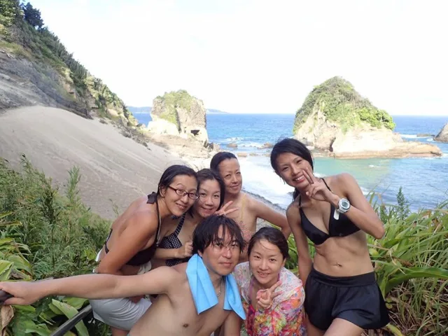 4人以上の参加者の集合写真