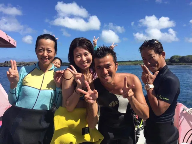 4人以上の参加者の集合写真