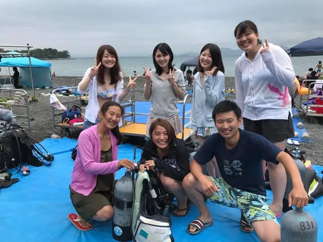 4人以上の参加者の集合写真