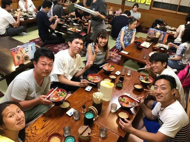 4人以上の参加者の集合写真