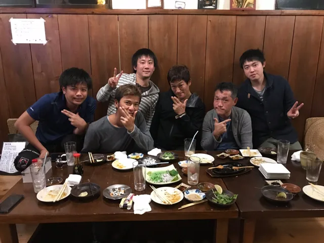4人以上の参加者の集合写真