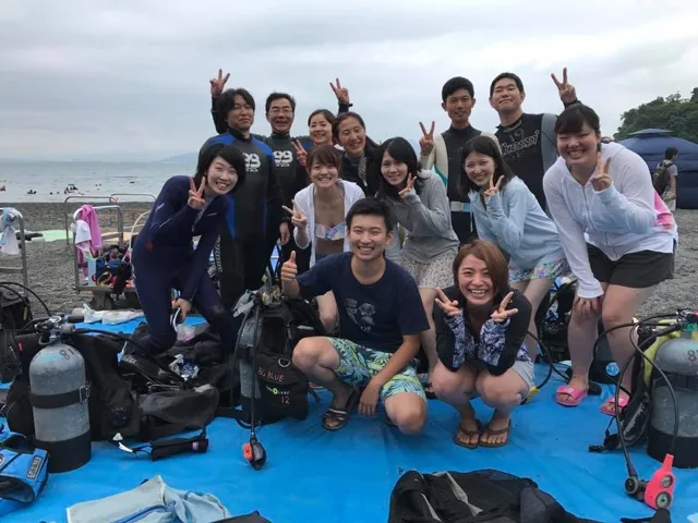 4人以上の参加者の集合写真