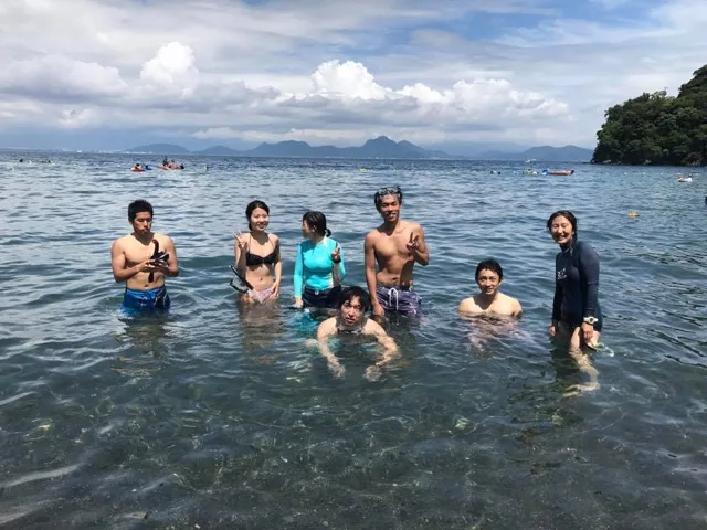 4人以上の参加者の集合写真