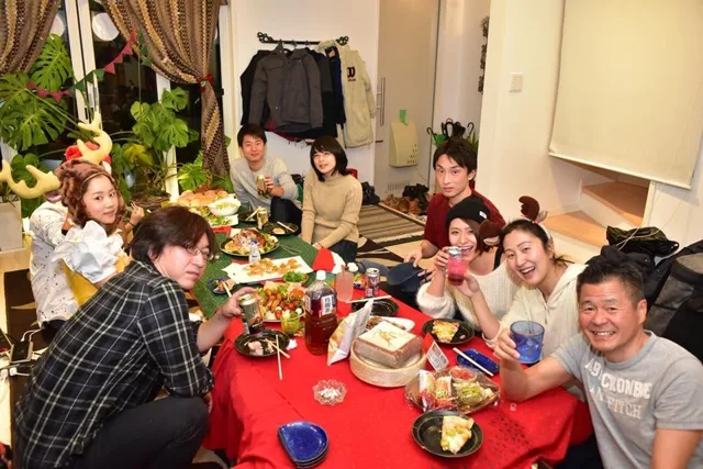 4人以上の参加者の集合写真