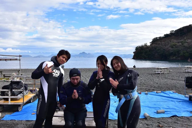 4人以上の参加者の集合写真