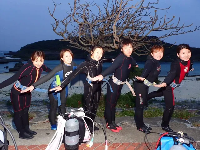 4人以上の参加者の集合写真