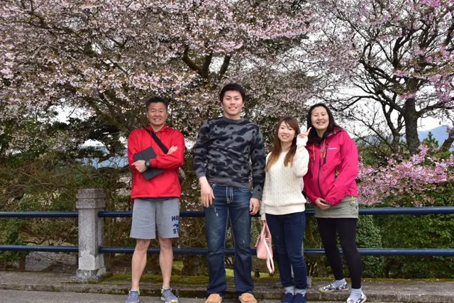 4人以上の参加者の集合写真