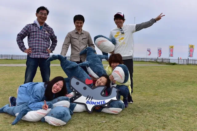 4人以上の参加者の集合写真