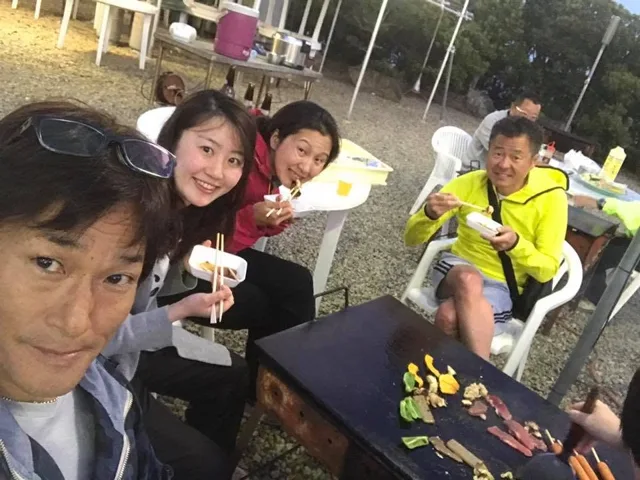 4人以上の参加者の集合写真
