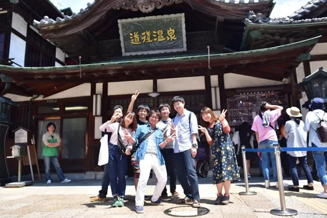 4人以上の参加者の集合写真