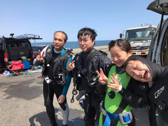 4人以上の参加者の集合写真