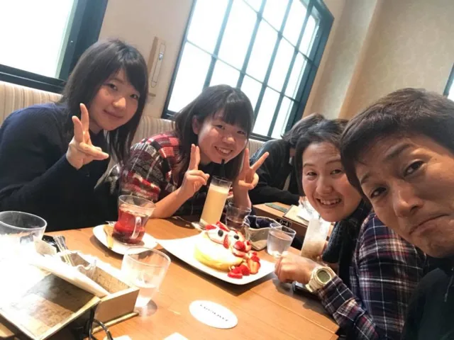 たまご専門店 TAMAGOYAでの4人以上の参加者の集合写真