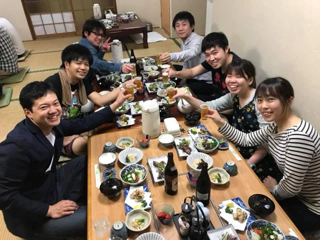 4人以上の参加者の集合写真