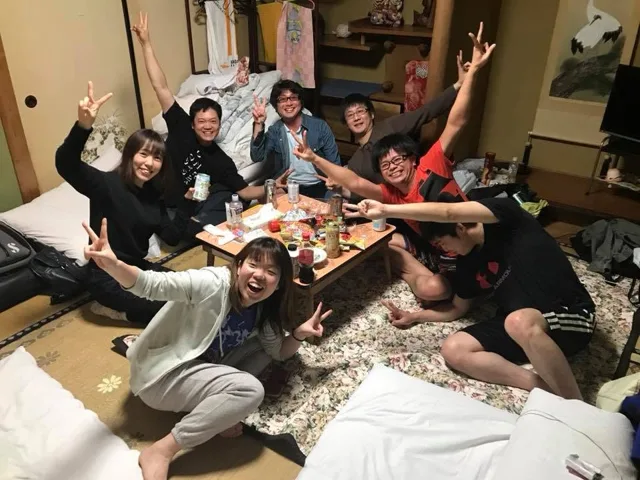 4人以上の参加者の集合写真