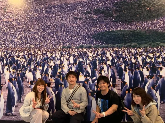 アドベンチャーワールド（Adventure world）での4人以上の参加者の集合写真