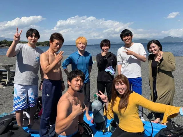 伊豆・大瀬崎でのダイビング：4人以上の参加者の集合写真