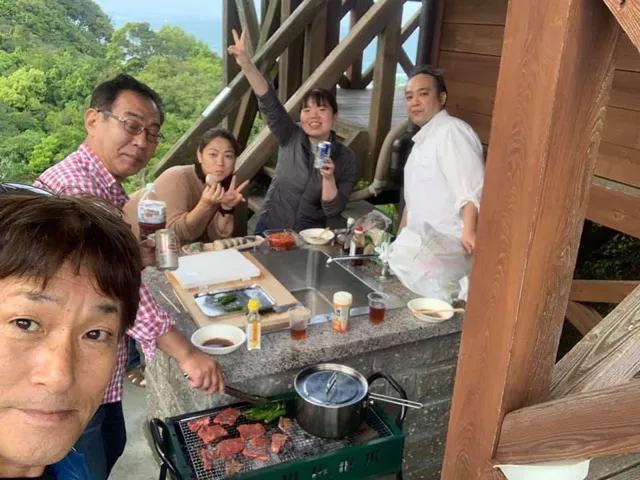 4人以上の参加者の集合写真
