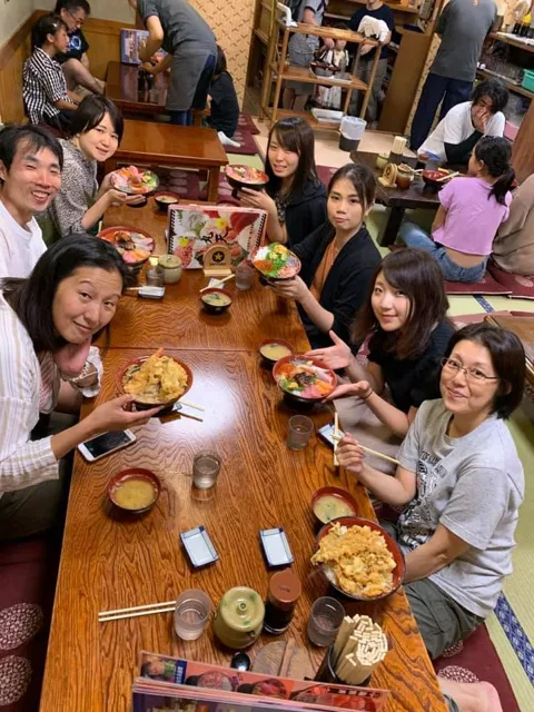 4人以上の参加者の集合写真
