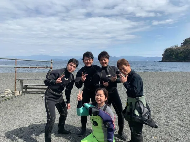 Grandma シーサイド店での4人以上の参加者の集合写真