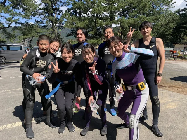 4人以上の参加者の集合写真
