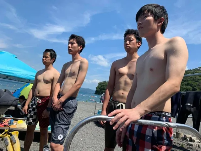 伊豆・大瀬崎でのダイビング:4人以上の参加者の集合写真