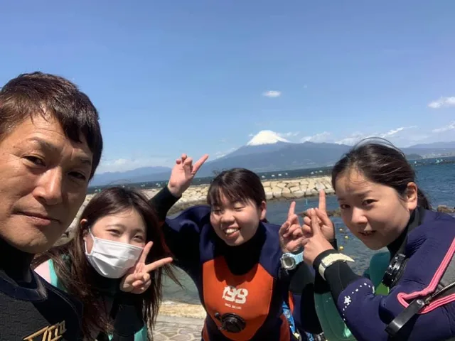 らららサンビーチでの4人以上の参加者の集合写真