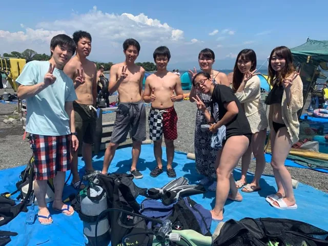 伊豆・大瀬崎でのダイビング:4人以上の参加者の集合写真