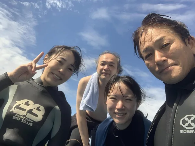 4人以上の参加者の集合写真