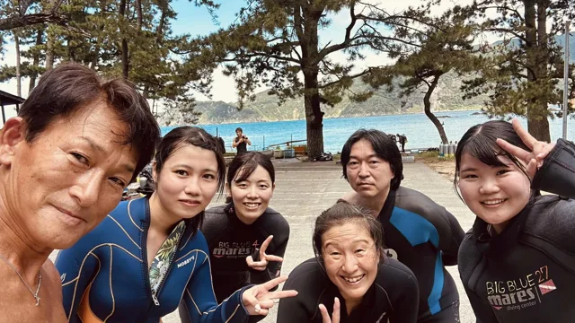 4人以上の参加者の集合写真
