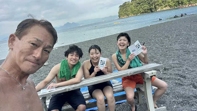 伊豆・大瀬崎でのダイビング:4人以上の参加者の集合写真