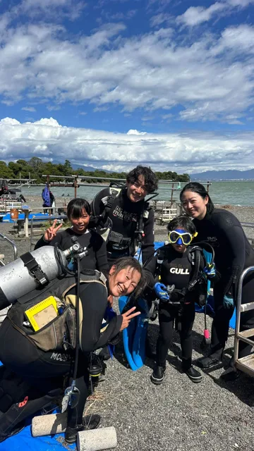 4人以上の参加者の集合写真