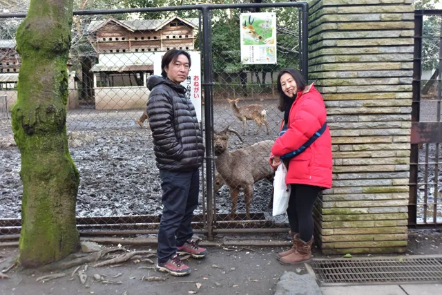 静岡県三島市・三嶋大社での三嶋大社の案内板の前で並ぶ仲間