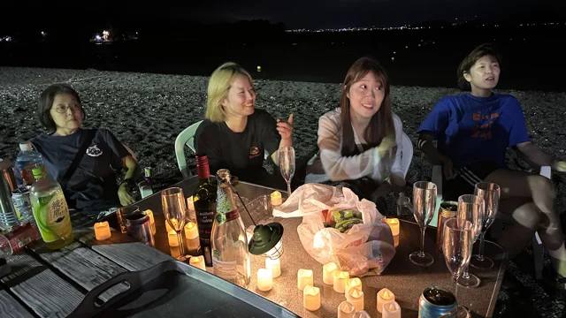 2026-09-05 19:57（撮影日時・Exif） / 伊豆・大瀬崎 / ダイビングツアー / 夜の浜辺で過ごす参加者